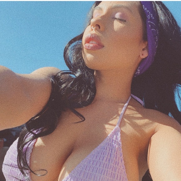 Meet your Posher, Asteria - Picture 1 of 1